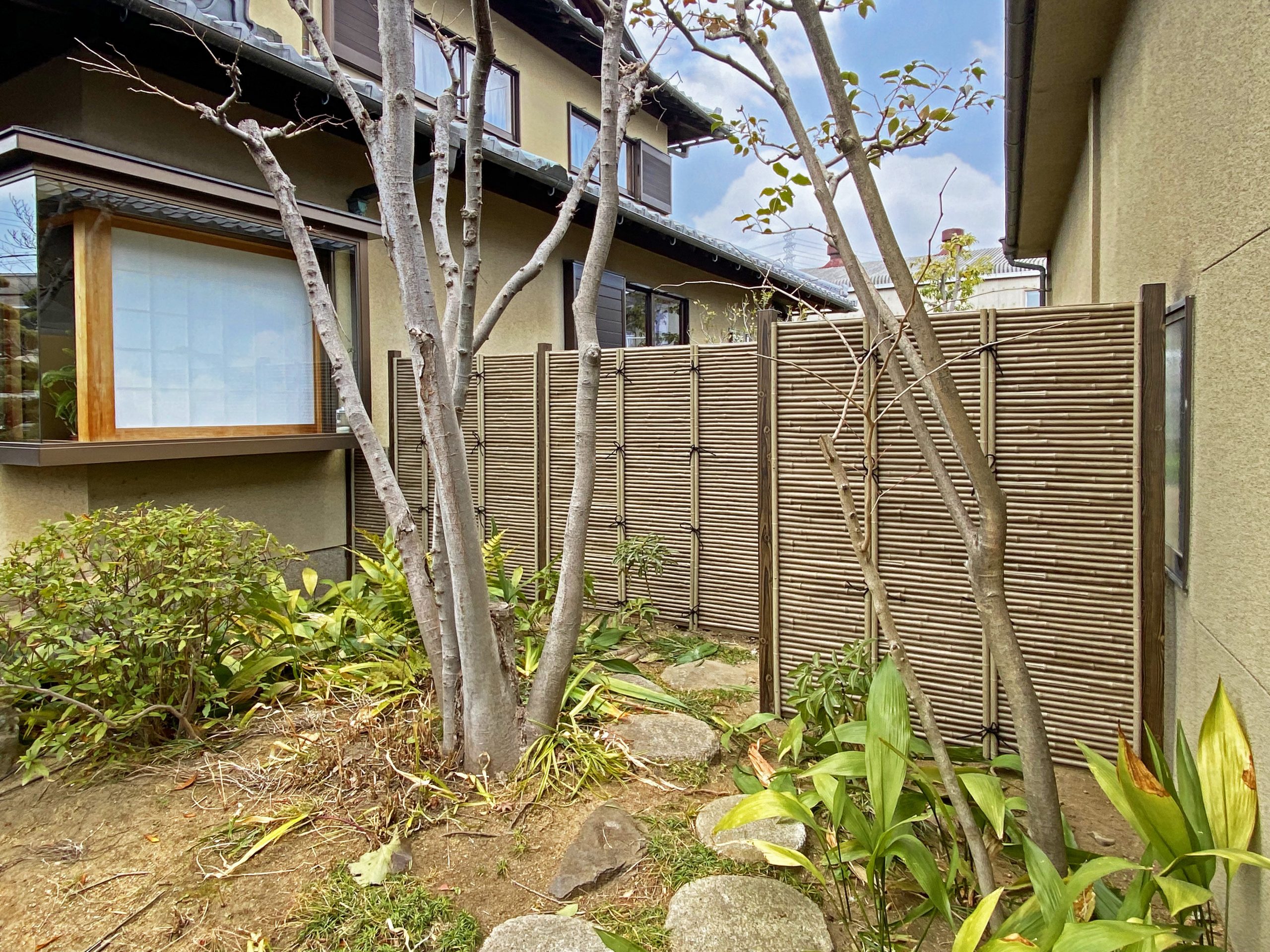 樹脂製の竹垣にガーデンリフォーム